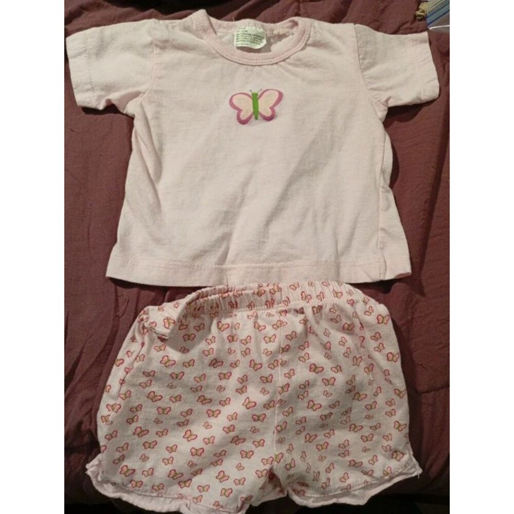 Infant girls 0-3 month pink top w/ butterfly & matching shorts
